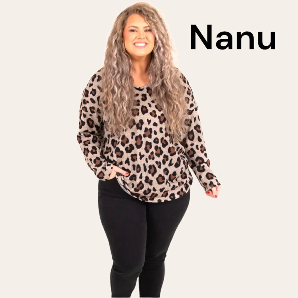 Nanu cheetah print comfy sweater top!